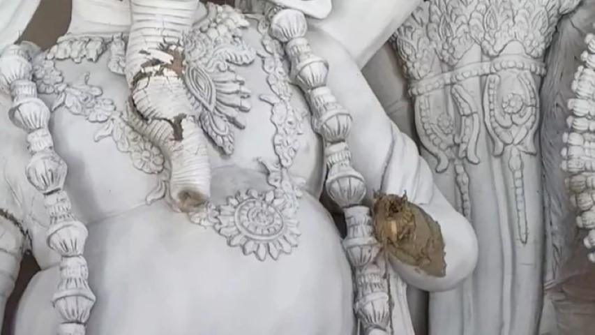 গাজীপুরে প্রতিমা ভাঙচুরের অভিযোগ, পুলিশের দাবি ‘বাতাসে ভেঙেছে’